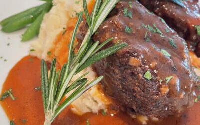 W E E K E N D S P E C I A L S SOUP OF THE DAY hampton caught lobster bisque with garden fresh basil GREEK FETA DIP baked feta dip with pita points and homemade tapenade GENERAL TSO’s WHYNGS house brined wings tossed in a spicy orange sauce STEAK BOMB SUB Shaved steak, salami, peppers, onion, diced tomato, melted cheddar, on a piantedosi sub roll, served with house cut green thumb farms potato fries BRAISED SHORT RIB fork tender slow beer braised short rib with red wine demi glace • garlic mashed potato • green beans LOBSTER ROLL Hampton NH caught lobster • Piantedosi Bakery Brioche bun • little leaf local greens • side house cut potato chips #weekendspecials #whymspecials #eatlocal #drinklocal #hamptoneats #whymbeer #whymlove