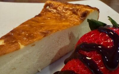 W E E K L Y S P E C I A L S SOUP OF THE DAY Pork Chili Verde & Rice FRIED CHEDDAR CURDS All natural wisconsin cheddar curds deep fried with house marinara FIRESIDE BBQ BURGER 8oz Joes Meat Shoppe special grind • Smokey house made BBQ sauce • crispy fried mushrooms & onions • melted vt cabot cheddar on a piantedosi bakery potato bun • served with house cut green thumb farms potato fries CREOLE CHICKEN & SHRIMP Blackened shrimp and chicken smothered in a rich dark roux served over dirty rice OPEN FACED TURKEY POT PIE roasted turkey breast • house made biscuits, mashed potato and gravy with vegetable medley COACH’S HOMEMADE BAKERY Basque NY Rustic Cheesecake Coach’s Famous Carrot Cake (with nuts) Boston Cream Pie Fried Ice Cream w/ house made caramel Fudge Brownie Sundae